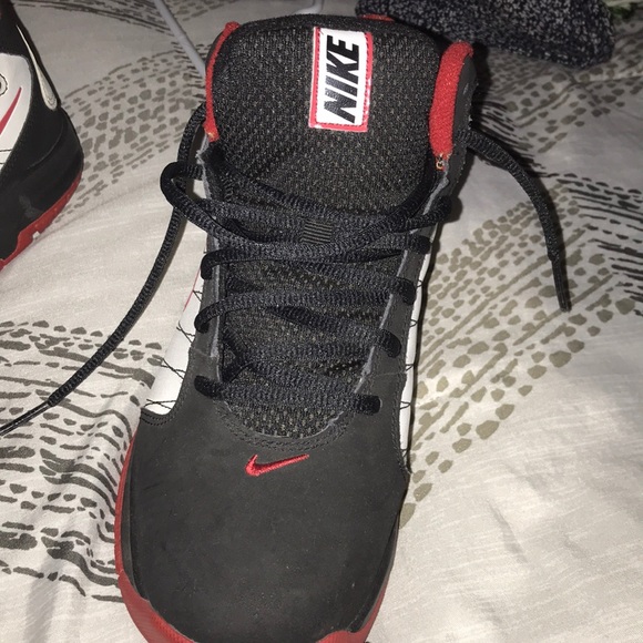 Nike shoes - Picture 2 of 3